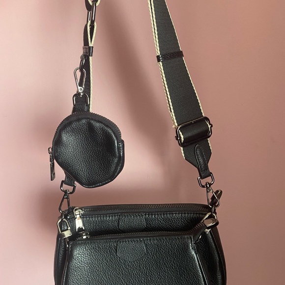 Crossbody Multipocket Purse - Picture 2 of 5